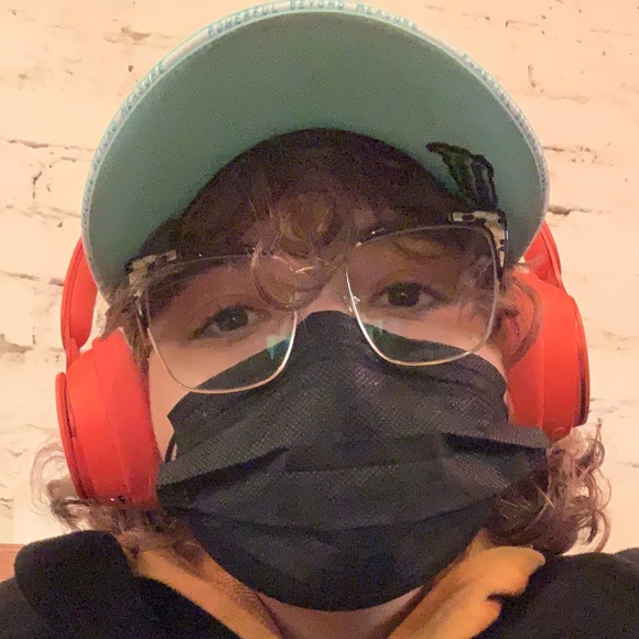 Meet your Posher, Isa - Picture 1 of 2